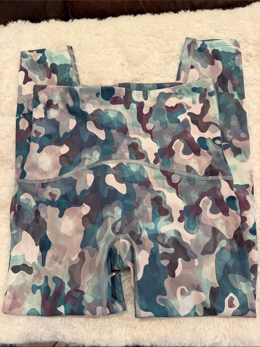 SPANX booty boost camo leggings size small EUC